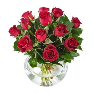 12 x Short Stem Red Roses bouquet in Vase